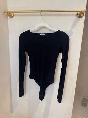 Classic Black Long-Sleeve Bodysuit - Sleek Everyday Staple